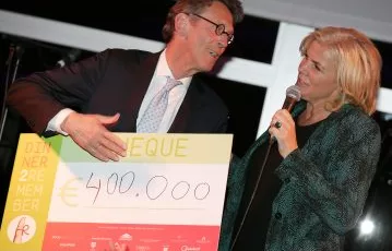 Enorme opbrengst benefietdiner "Dinner 2 remember"