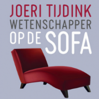 Wetenschapper op de sofa